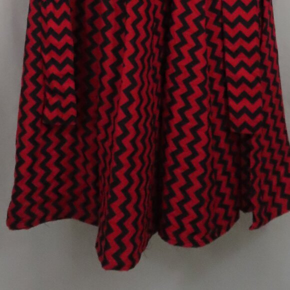 Gorgeous Red and Black Mexican Dancer Circle Flare Skirt - Picture 3 of 12